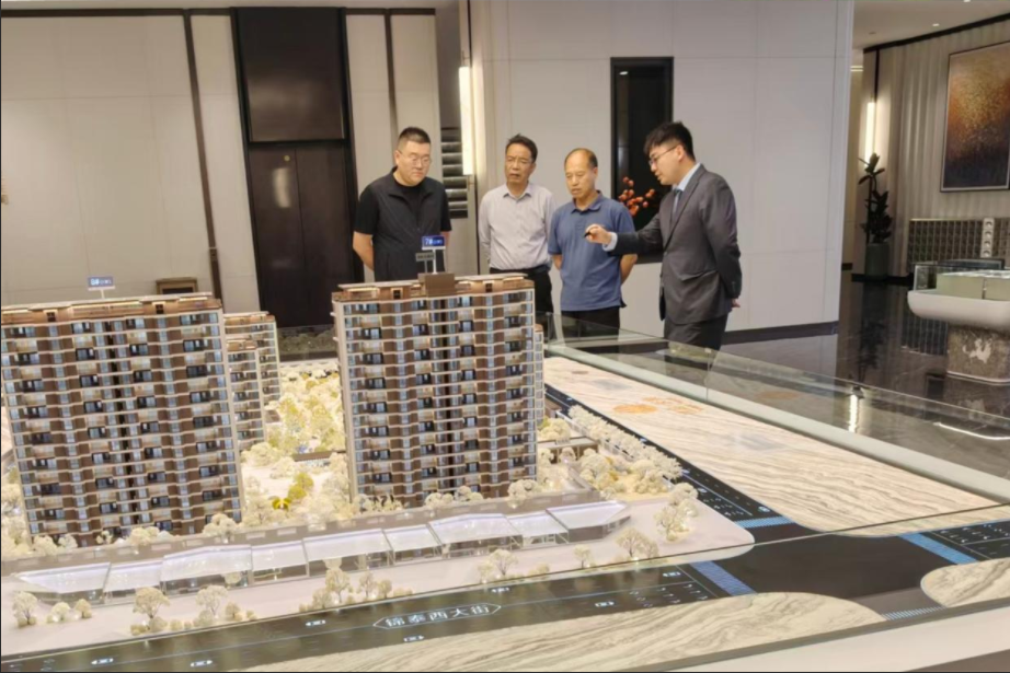 县人大常委会主任李红院深入走访建筑企业